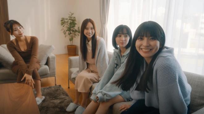 Roommates, Romance, and Ringing Hearts Torrent Download